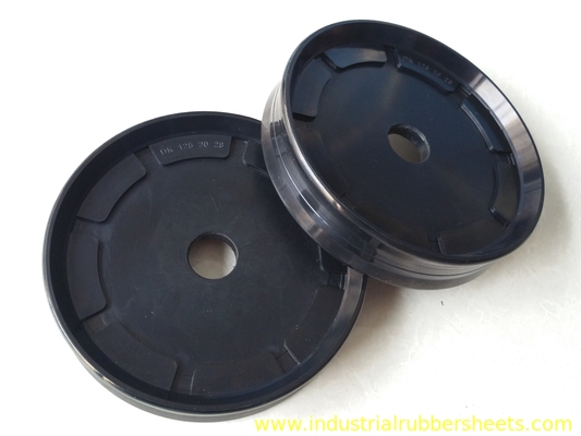 Industri DK Piston Oil Seal FKM/FPM/VI/NBR Low Maintenance Good Tear Resistance -0.1 hingga 36.8 MPa Tekanan Kerja